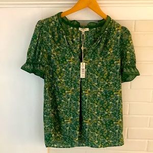 Max studio floral blouse NWT          V neckline with pleat down middle size L